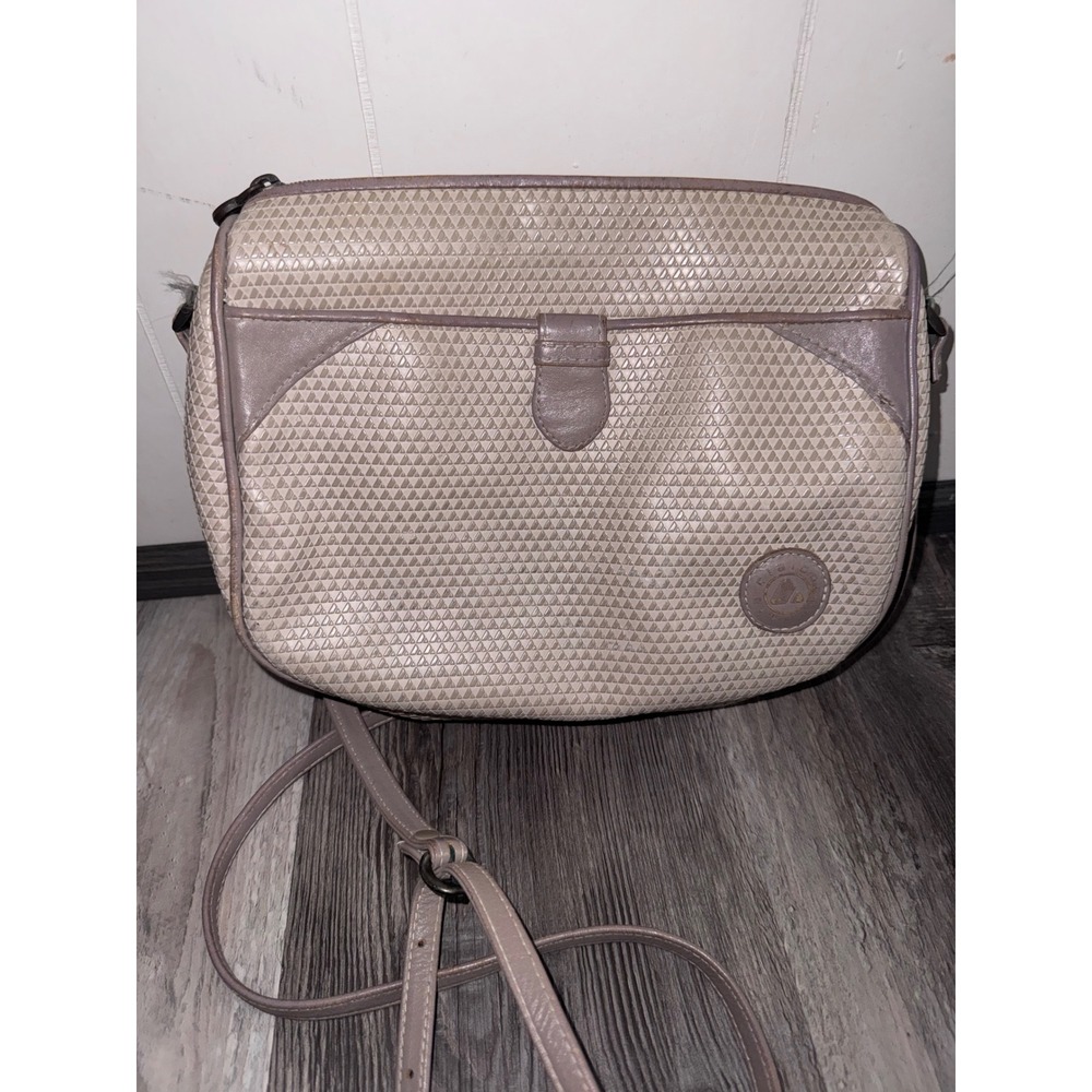 Vintage 1983 Liz Claiborne Triangle Texture Crossbody Bag Taupe Leather Trim